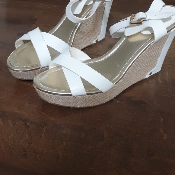 Shoes - Picture 4 of 6